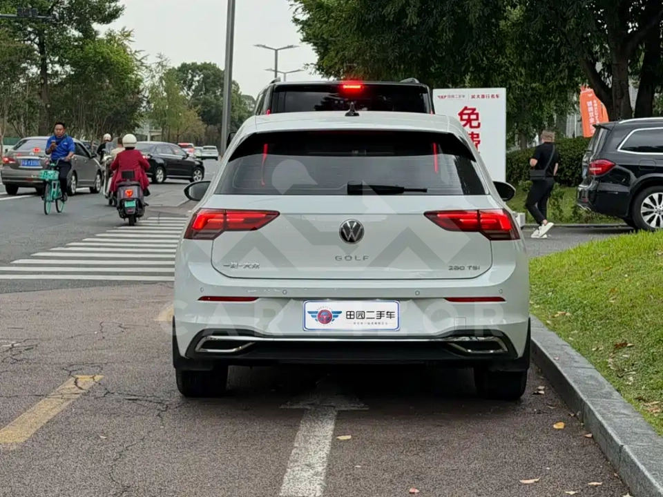 Volkswagen Golf