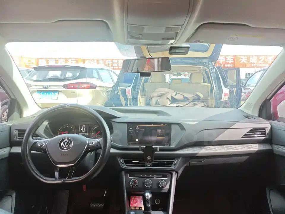 Volkswagen Tharu