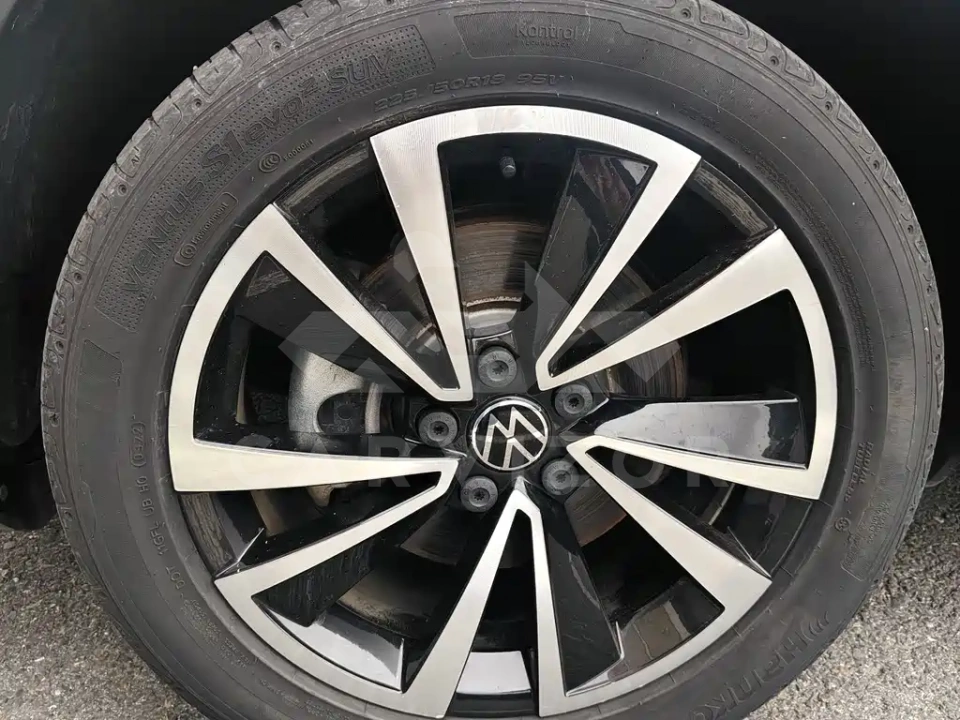 Volkswagen Tharu