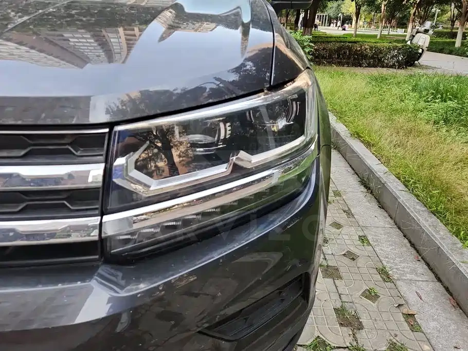 Volkswagen Tharu