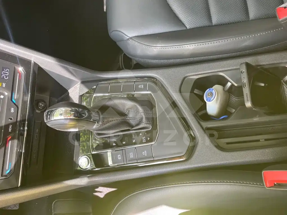 Volkswagen Tharu