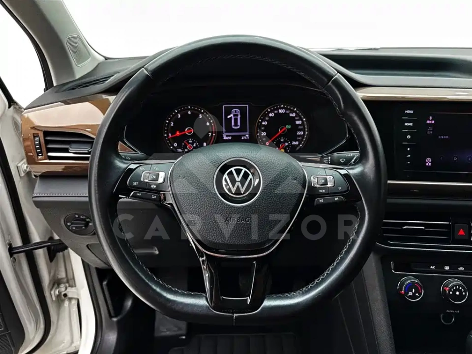 Volkswagen Tharu